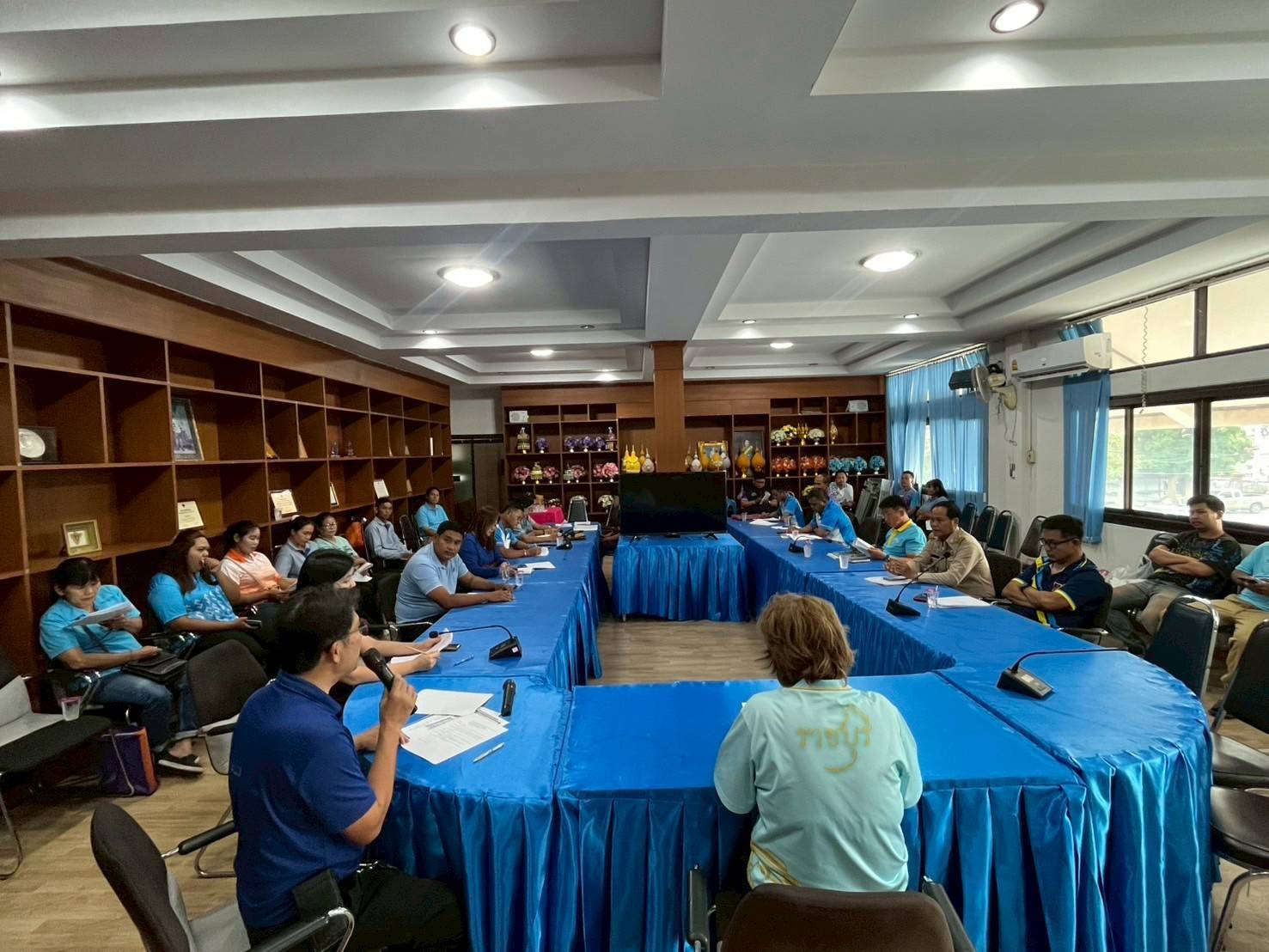 พช.จอมบึง : ประชุมเตรียมความพร้อมจัดงานทอดผ้าป่ากองทุนแม่ของแผ่นดิน ประจำปี 2568