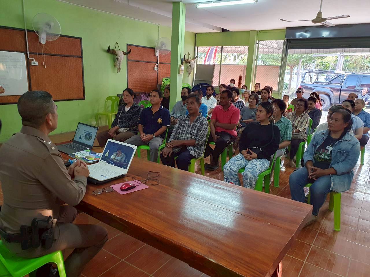 พช.จอมบึง : ขับเคลื่อนโครงการป้องกันและแก้ไขปัญหายาเสพติด โดยกองทุนแม่ของแผ่นดิน กิจกรรมเตรียมความพร้อมหมู่บ้านแพร่ระบาดยาเสพติดพัฒนาสู่หมู่บ้านต้นกล้ากองทุนแม่ของแผ่นดิน