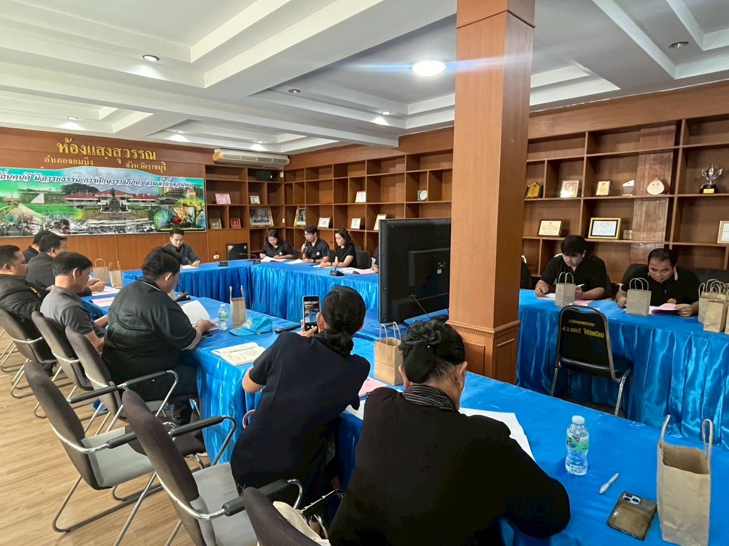 พช.จอมบึง จัดประชุมนำเสนอผลการจัดเก็บและรับรองคุณภาพข้อมูลความจำเป็นพื้นฐาน (จปฐ.) ระดับอำเภอ ประจำปี 2569