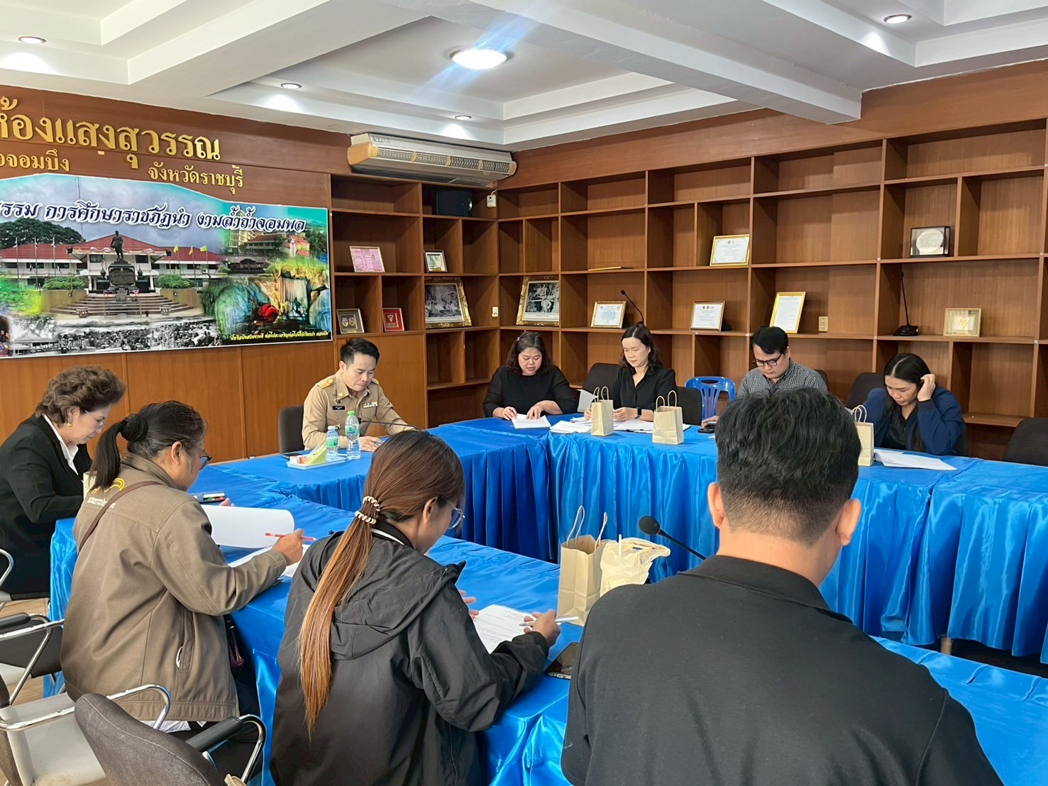 สำนักงานพัฒนาชุมชนอำเภอจอมบึง จัดประชุมคณะอนุกรรมการกลั่นกรองและติดตามการดำเนินงานกองทุนพัฒนาบทบาทสตรีอำเภอจอมบึง (อกส.อ.) ครั้งที่ 3/2569