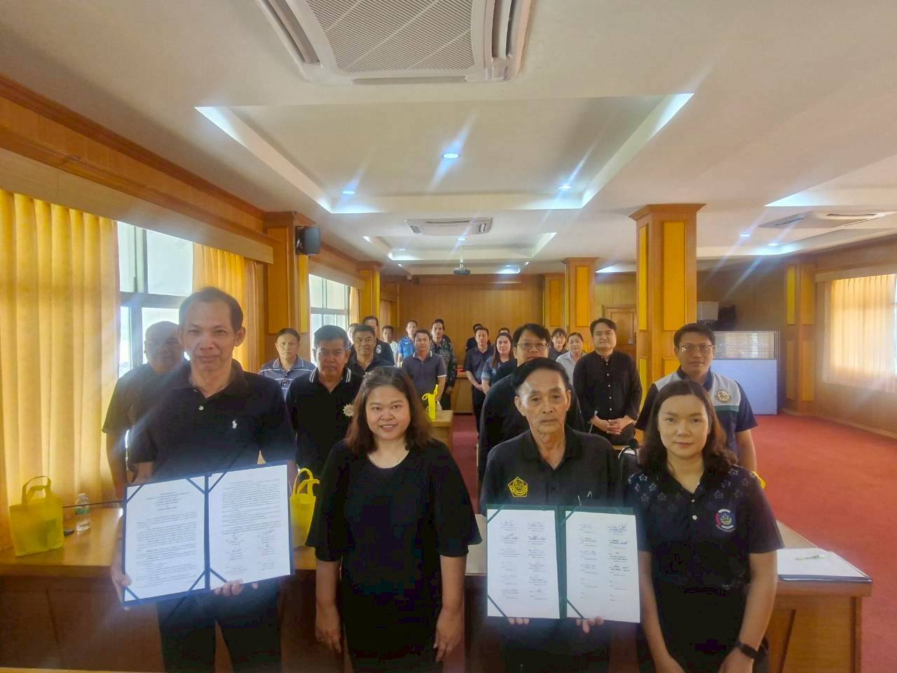 สพอ.จอมบึง : ประกาศวาระ "ตำบลเข้มแข็งตามหลักปรัชญาของเศรษฐกิจพอเพียง“ และ “ลงนามบันทึกข้อตกลงความร่วมมือ (MOU) การขับเคลื่อนตำบลเข้มแข็ง ตามหลักปรัชญาของเศรษฐกิจพอเพียง” ประจำปี 2569 