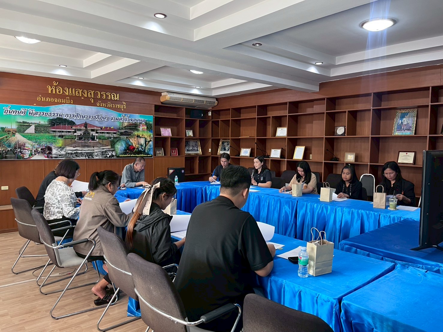 สำนักงานพัฒนาชุมชนอำเภอจอมบึง จัดประชุมคณะอนุกรรมการกลั่นกรองและติดตามการดำเนินงานกองทุนพัฒนาบทบาทสตรีอำเภอจอมบึง (อกส.อ.) ครั้งที่ 4/2569