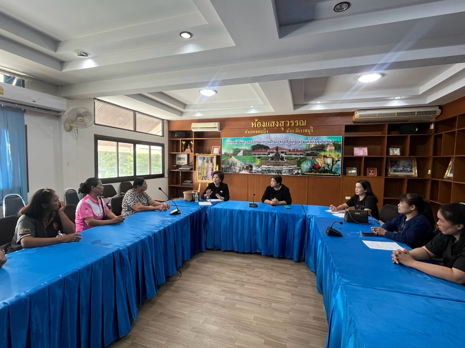 สพอ.จอมบึง :จัดประชุมคณะกรรมการพัฒนาสตรีอำเภอจอมบึง (กพสอ.จอมบึง)