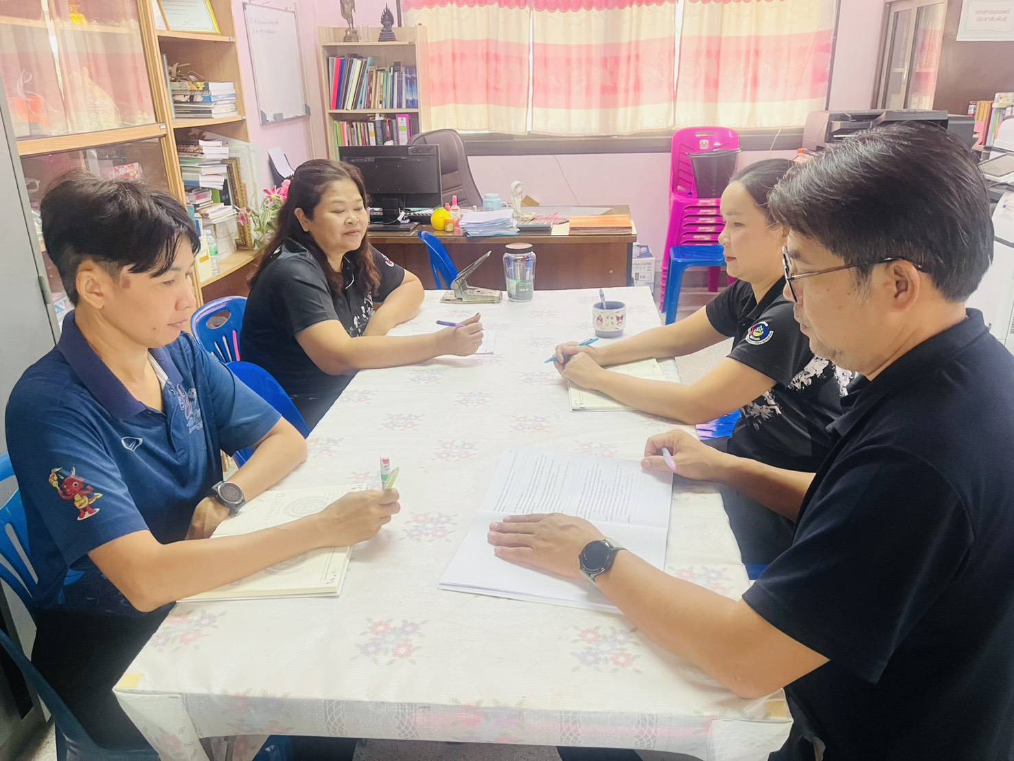 สพอ.จอมบึง : ประชุมเจ้าหน้าที่พัฒนาชุมชน ประจำเดือนตุลาคม 2569