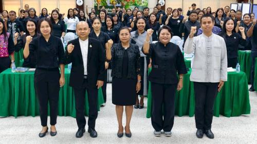 พช.จอมบึง : เข้าร่วมการประชุมเชิงปฏิบัติการพัฒนาแบบประเมินหมู่บ้านเศรษฐกิจพอเพียง