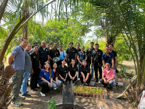 สพอ.จอมบึง : ขับเคลื่อนกิจกรรมตำบลเข้มแข็งตามหลักปรัชญาของเศรษฐกิจเพียง กิจกรรม "ปลูกผักคีย์โฮล" เพื่อสร้างความมั่นคงทางอาหาร